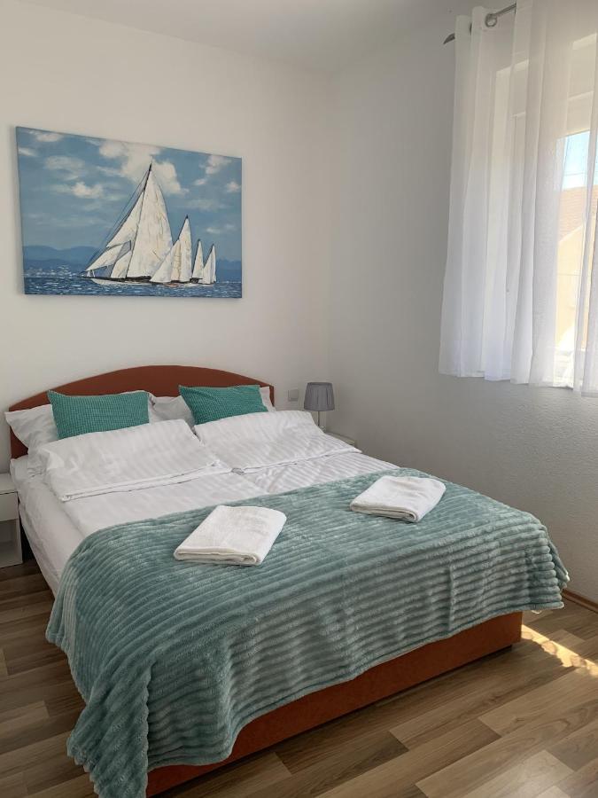 Apartmani Paula Vodice Esterno foto
