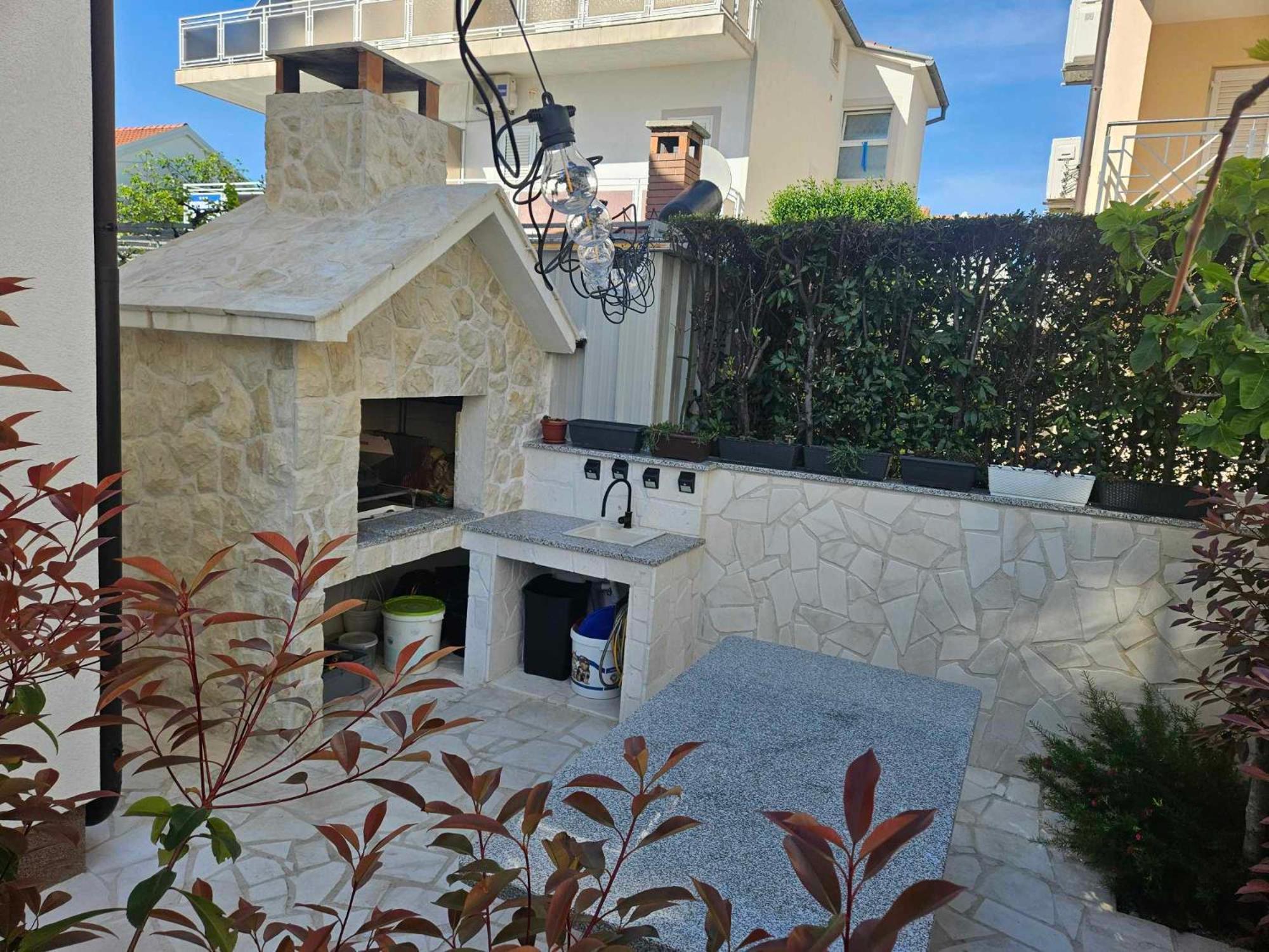 Apartmani Paula Vodice Esterno foto