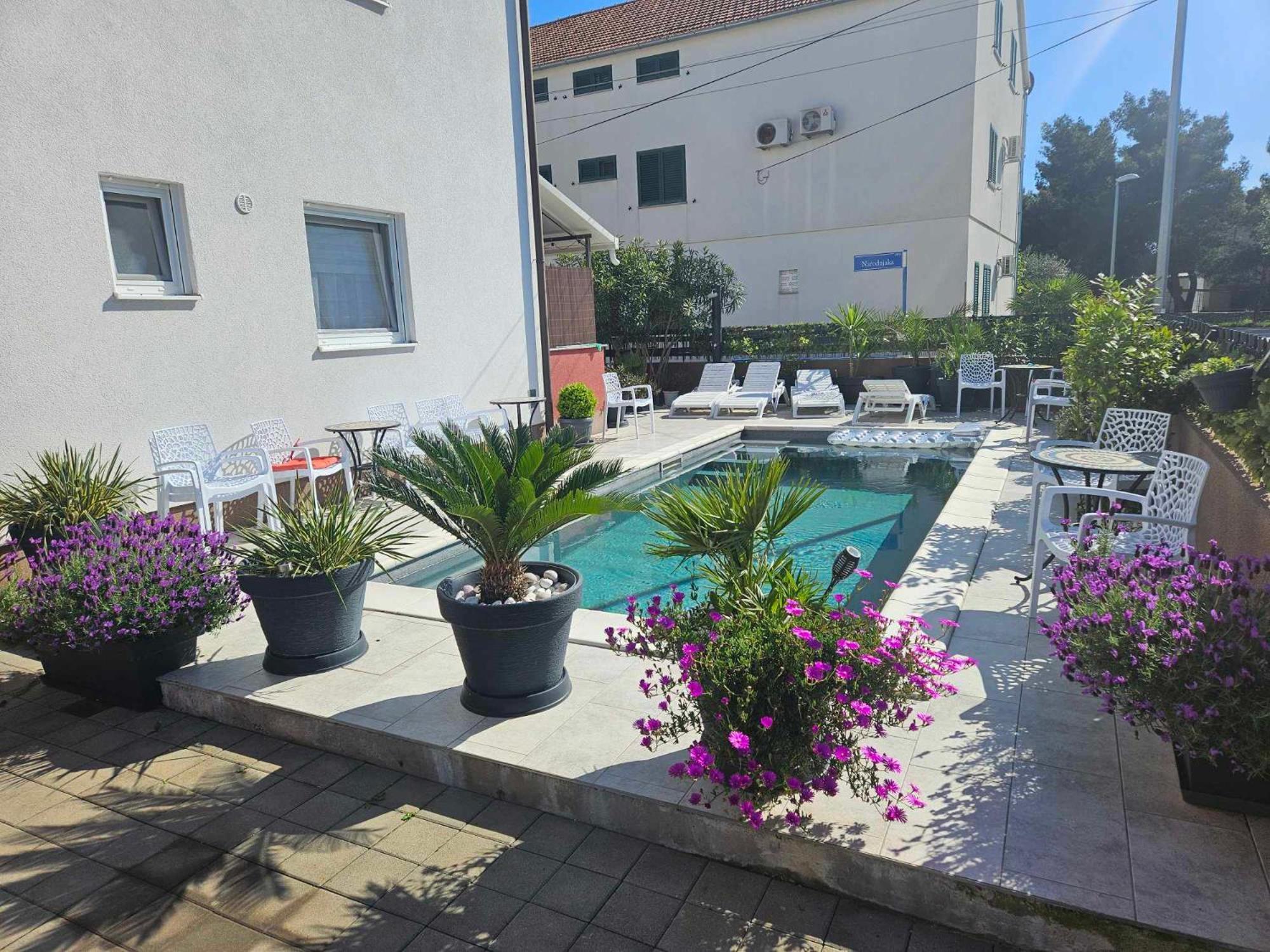 Apartmani Paula Vodice Esterno foto